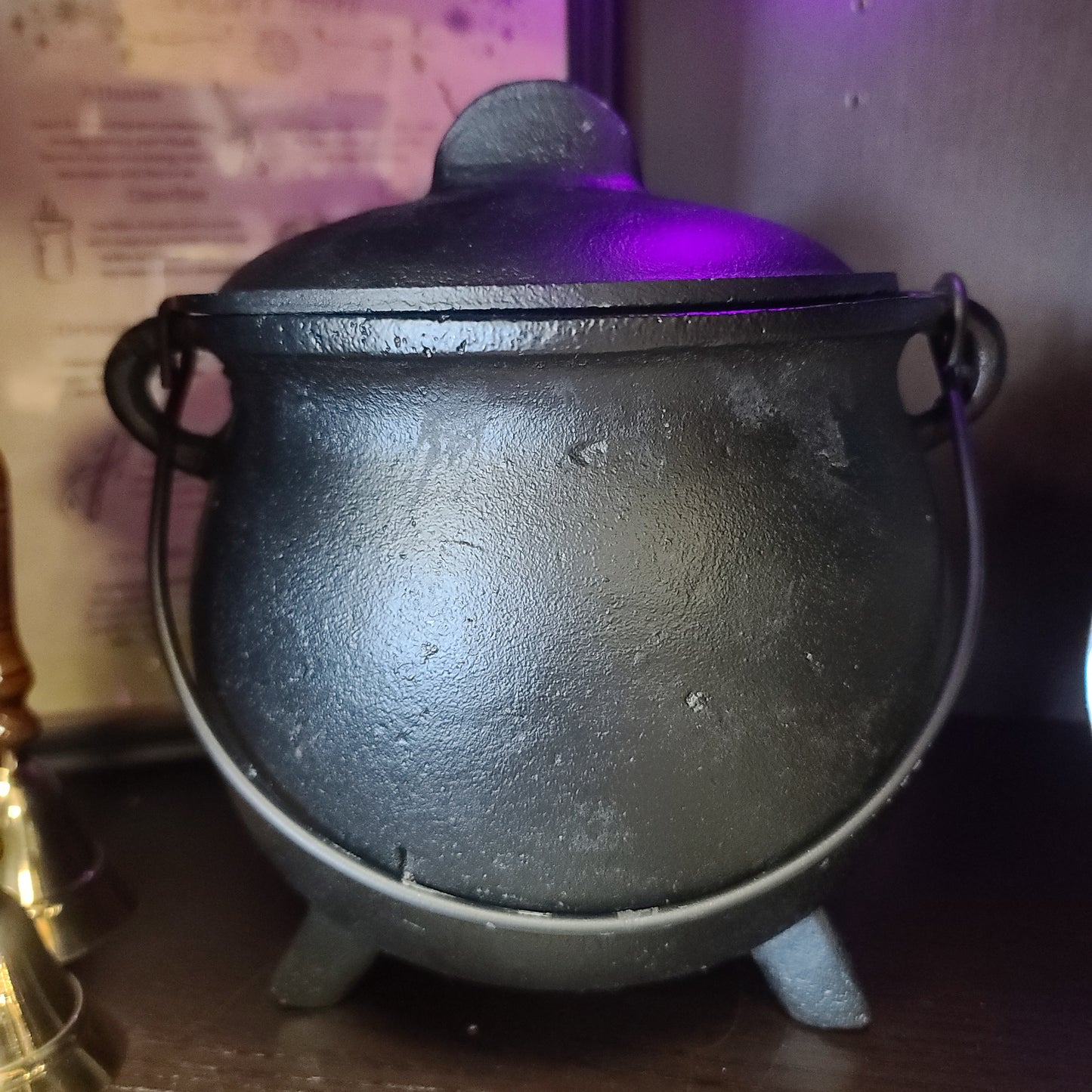 Cast Iron Cauldron w/ Lid 8"