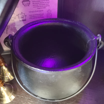 Cast Iron Cauldron w/ Lid 8"