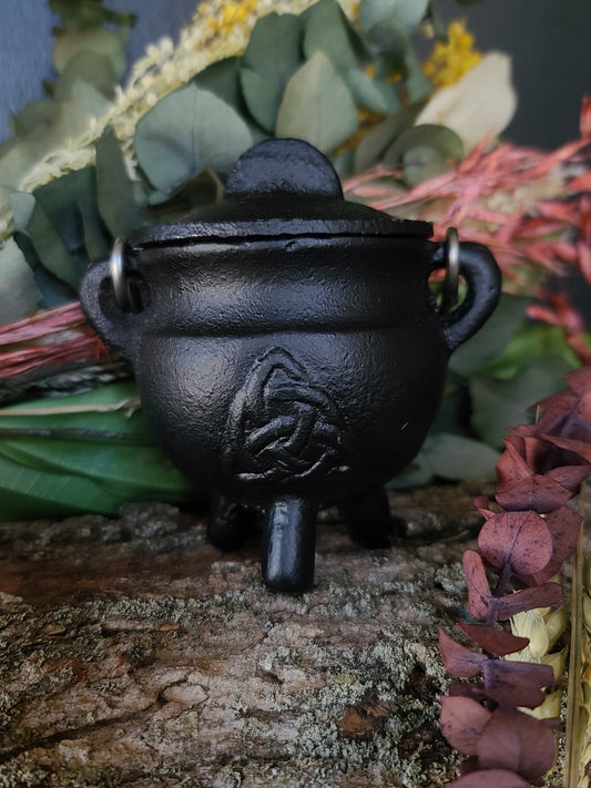 Triquetra Cast Iron Cauldron w/ Lid