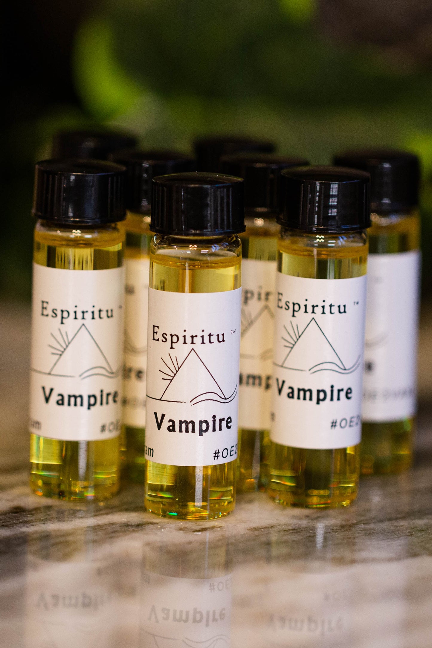 Espiritu - VAMPIRE - Conjure Oil for taking control of a situation, beauty, youth, or vengeance